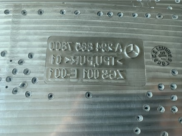 ベンツ車(chē)用被膜アルミダイ